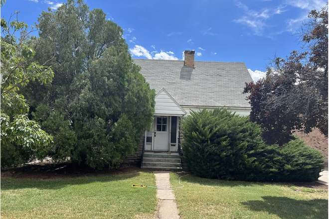 Front of house - Basement Room For Rent 500 ft from campus