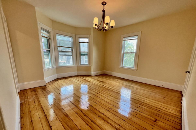 Call NOW for showings! 617-236-8600 - ANITA TERR - FORT HILL 3BR/1BA NEXT TO ROXBURY X-ING MBTA FOR *9/1/2025* W/ LNDRY IN BLDNG, EIK, DW Apartments