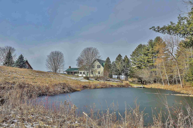 Pond and House Exterior - Beautiful 4-Bedroom Family Home Close to VLS - for Jan 1st > May 15th only