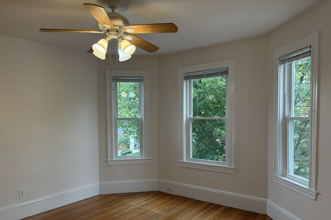 Bedroom 1 - Bright 3/1 steps from #71 Bus Line