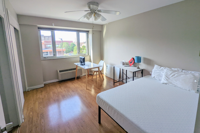 Bedroom - 1 Bedroom in a 3 Bedroom Condo for rent, walking dist to CMU, fitness and storage room available