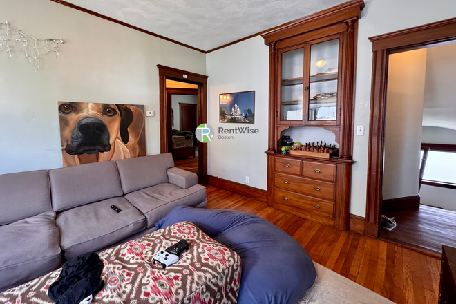1 - JUNE 2027 | Inviting Medford 5 Bed, 2 Bath Duplex | Water Included | No Broker Fees! Duplex