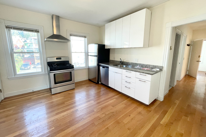 Kitchen - Cute 3 Bedroom Apartment off Columbia Rd