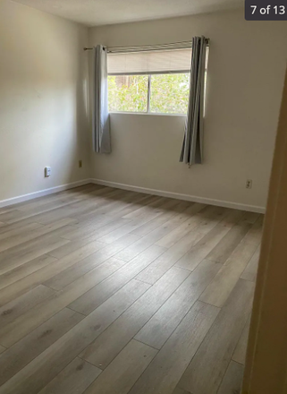 Bedroom - Need 2 female roommates to fill 2 singles in a 4 bed, 2 bath townhome: 10 minute drive from C