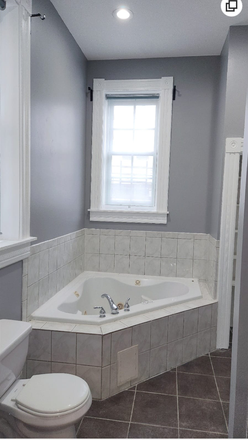Bathroom - Furnished Townhouse close to Hopkins, University of Md at Baltimore, Loyola, JHH, UMMC