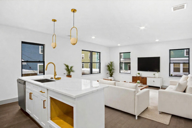 (virtually staged) - STUNNING 2 Bed / 2.5 Bath w/ LAUNDRY IN UNIT!! Near campus available 9/1/25!!