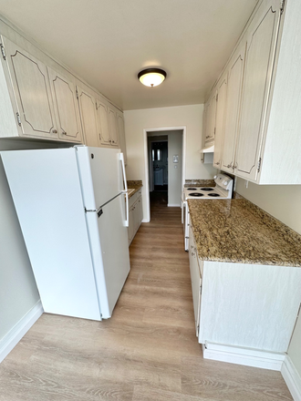 kitchen - 1 block from Koret Center USF campus Apartments