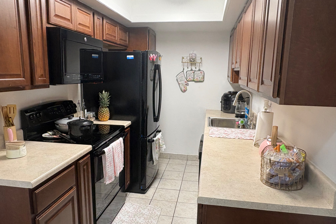 kitchen view - The Scholar Residences close to campus Condo