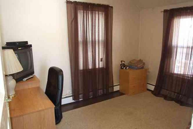 bedroom - Furnished room for male-21 Birch Ave-Princeton House