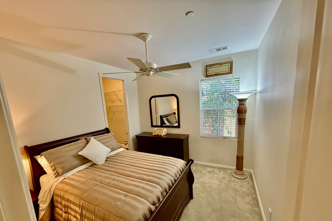 $1250/mo. Full size bed plenty of drawer space, walk in closet.  Shared bathroom with one other person. Plenty of study space - Privacy and CloseTO CAMPUS 5 HOME FOR RENT/ROOMS RENTED SEPARATELY