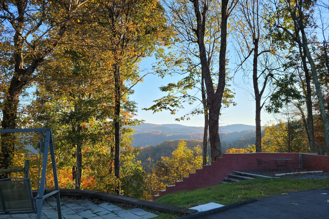 Outside - FURNISHED 2BR, Calander OR ACADEMIC YEAR LEASE Apartments