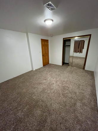 Closet and entry - Room in Broomfield