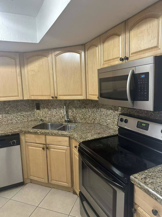 kitchen - Roommate needed 3B/2B near Coral Gables Campus / Dadeland North Apartments