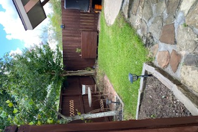 Nice private yard, pet's allowed, can BBQ, Garden, just sit out and enjoy. - Upscale 1 bedroom in quite neighborhood. Includes yard, washer/& utilities paid by landlord. Pets OK Duplex