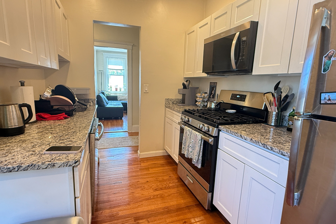 kitchen - Sunny Cleveland Circle 2 bed with balcony and updated kitchen - NO FEE Apartments