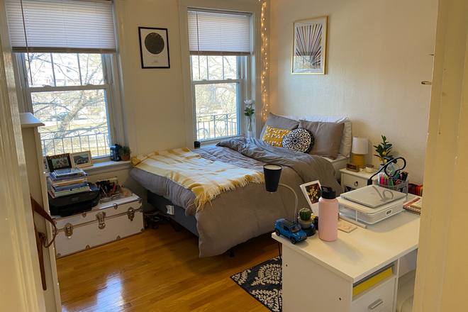 bedroom - Sunny Brighton 2 bed for 8/1 - NO FEE! Apartments