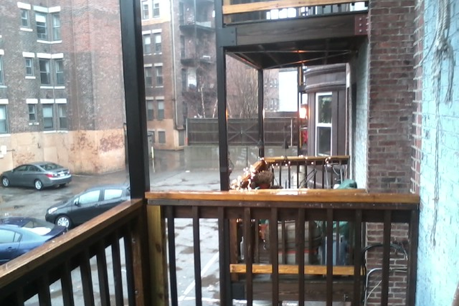 Hub Realty - Fantastic location 2 bedroom split with newly updated kitchen, breakfast bar, private deck, on T Apartments