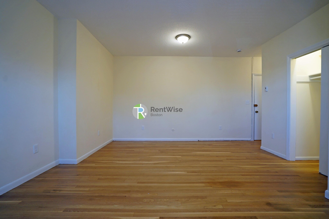 1 - SEPT 2026-Incredible Comm Ave 1 bed, H/HW inc. No Broker Fee! Apartments