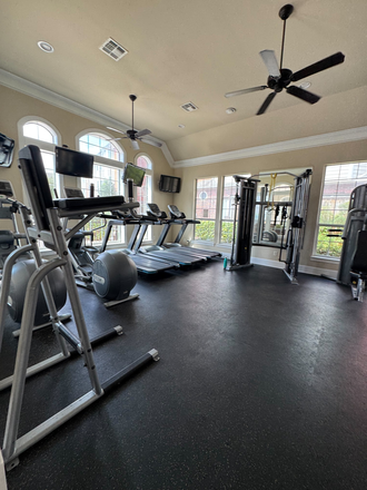 Community Gym - Lakeridge Townhome 4x4, on Bus Route