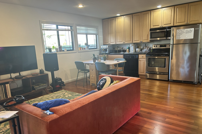 View from Entry door - Beautiful Unit Overlooking Garden 1.7 miles to UC