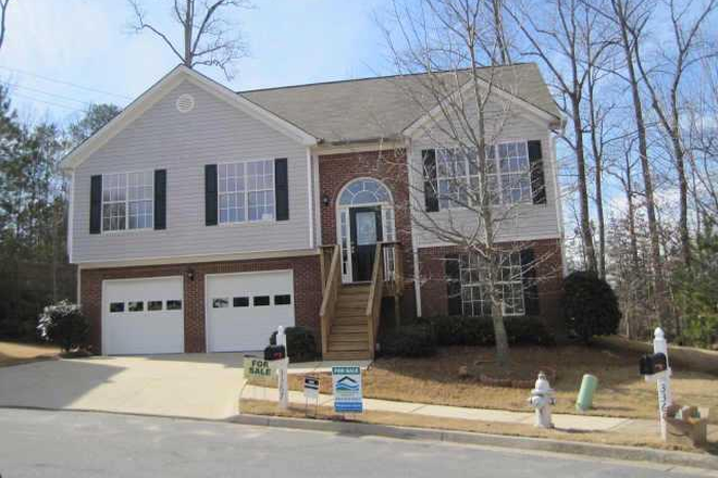 Front of house - 4 Miles From KSU-Kennesaw Campus-UTILITIES INCLUDED House