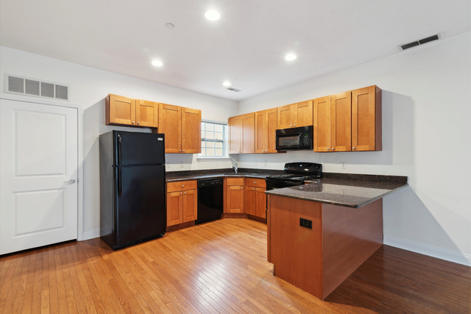 Kitchen - 1838 N 18th St Apartments