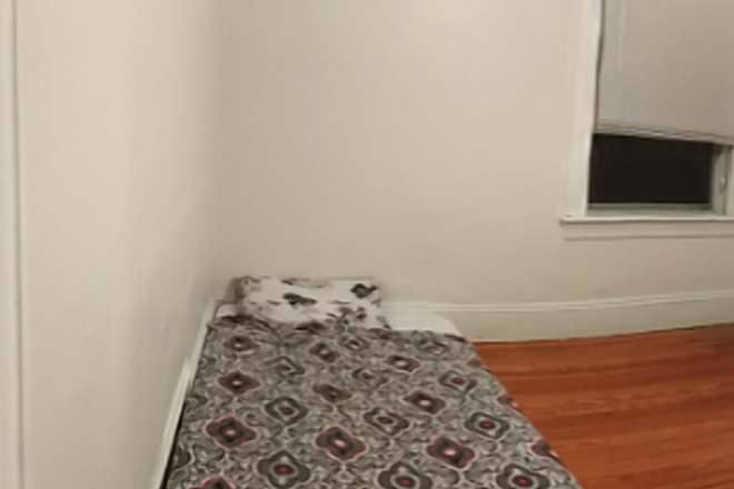 Bedroom photo #1 - Room close to campus