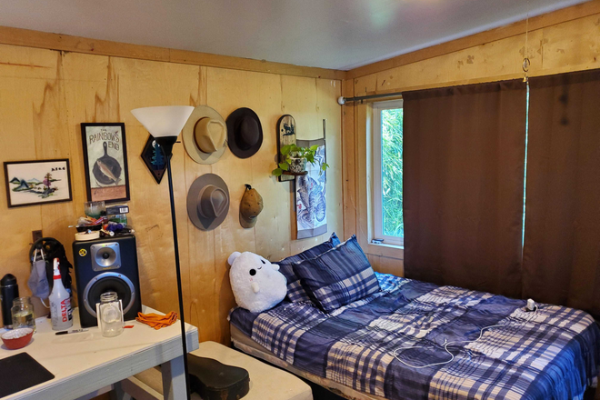 Bedroom for $585 - Room in a house near Amazon park