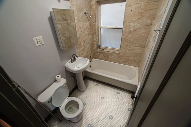 Bathroom - Affordable and great location off Armitage and Pulaski Apartments