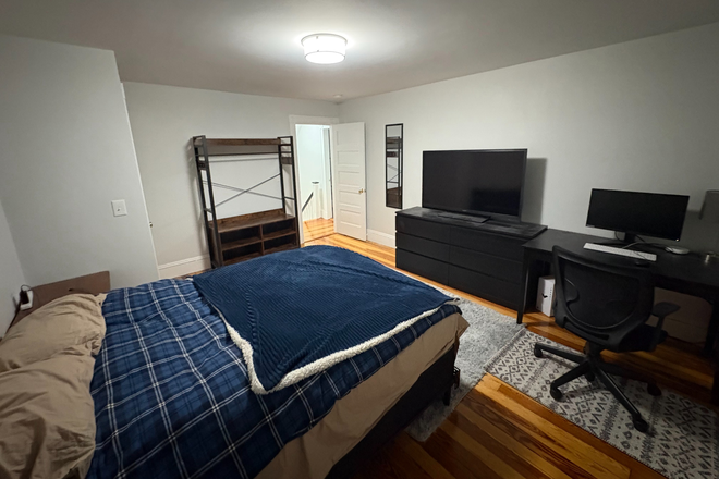 furnished bedroom - 1 bedroom sublet in 4 bedroom apt