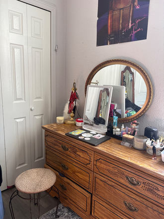 Vanity - Goss Grove Cottage Spring Sublease $950 - Girls only