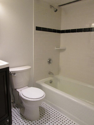 - - 1.5 BD 2BA | HOT WATER INCL | NO BROKER FEE! Apartments