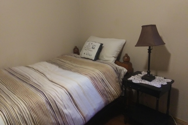 Bedroom - Room for Rent in Toronto! Female Student Rental