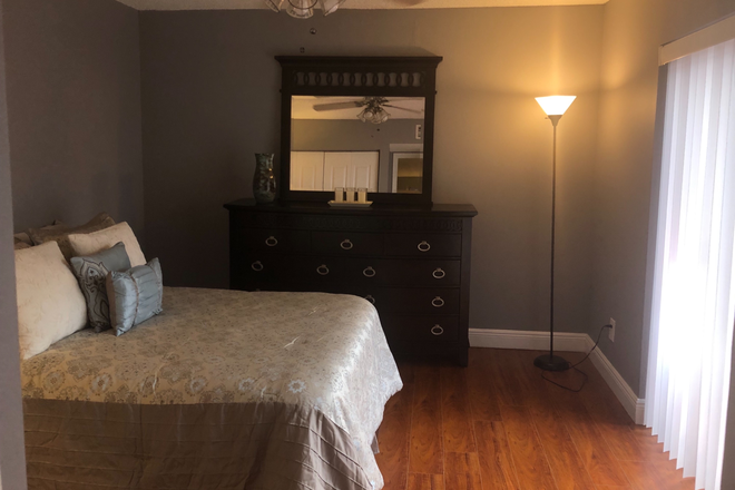 Bedroom with Balcony access - Near FAU / Utilities Included / Female Roommate Wanted Townhome