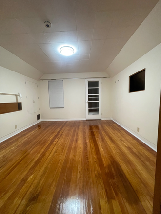 3rd Floor 3rd Bedroom - 5 Big Bedrooms are for rent individually. Professionals/students!!! Duplex