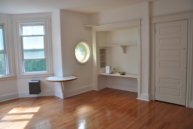 Bedroom - Large studio with separate eat in kitchen _10mins' walk to Upenn Apartments