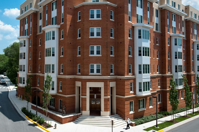 Building - South Campus Commons 1 Apartments