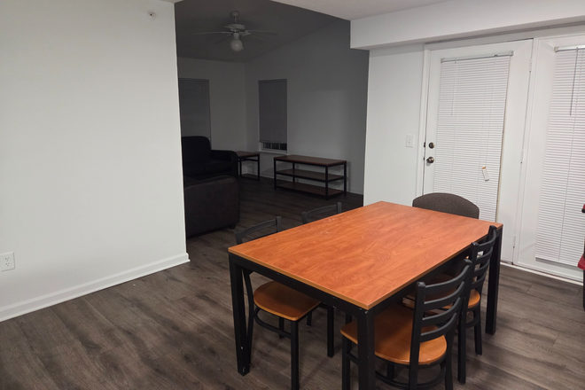 Dining Room - The Courtyards 500 – 1 Bed Available in 2 Bedroom Unit Apartments