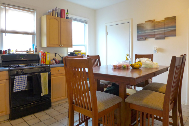 bostonrealtyonline.com - Spacious Sun-Drenched Top Floor Four Bedroom on Hillside Apartments