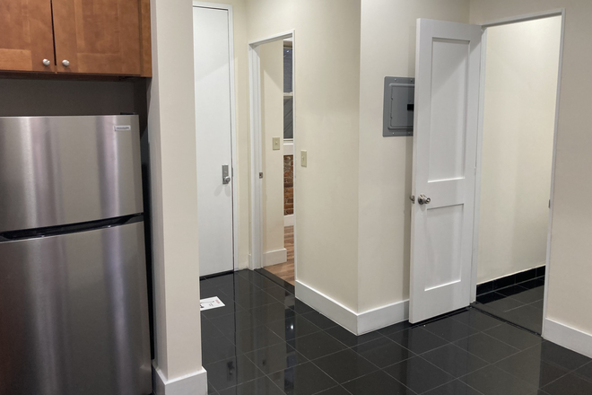 Kitchen - 3 bed Hemenway St - NEXT to CAMPUS! Heat/Hot Water INCLUDED! Apartments
