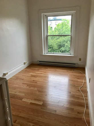 Hub Realty - Bright studio, in a great location on the green line T
