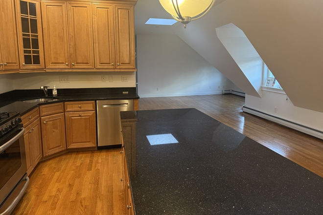 . - HUGE 2 Bed / 2 Bath w/ LAUNDRY IN UNIT & Parking!! Available NOW!! Apartments