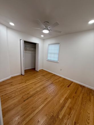Studio bedroom with closet - Renovated Studio with private bathroom and full kitchen - 10 minutes walk to campus Apartments