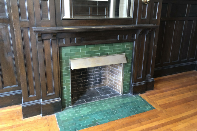 Call NOW for showings! 617-236-8600 - BEACON ST - *NO FEE!* 4BR IN CLEVELAND CRCL AVAIL *NOW!* W/ 2 BATH, H&HW INC, SUN ROOM, RNTL PRKNG Apartments