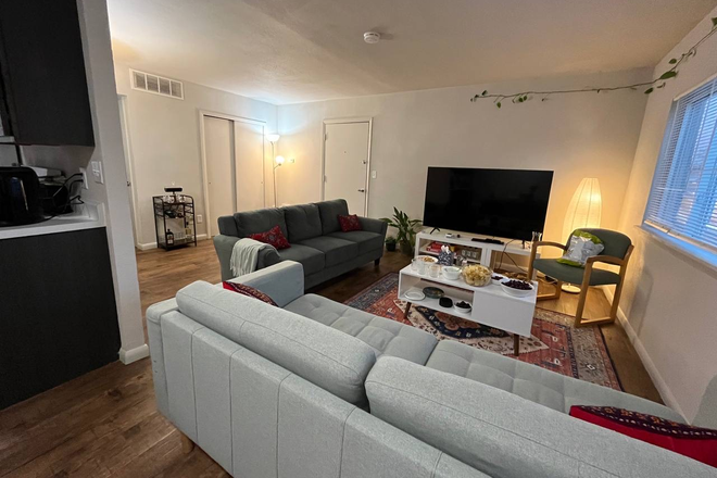 Living room - University Crossing apartments