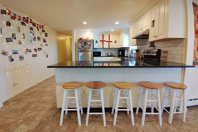 Kitchen - Amazing Lake House 15 Min. to UCONN, Available 8-1-27