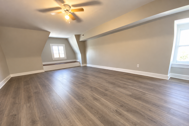 Bedroom 2/Living Room - Spacious 1 Bedroom/Living Room/Eat-in Kitchen or 2 Bedroom/Eat-in Kitchen Apt near Station North