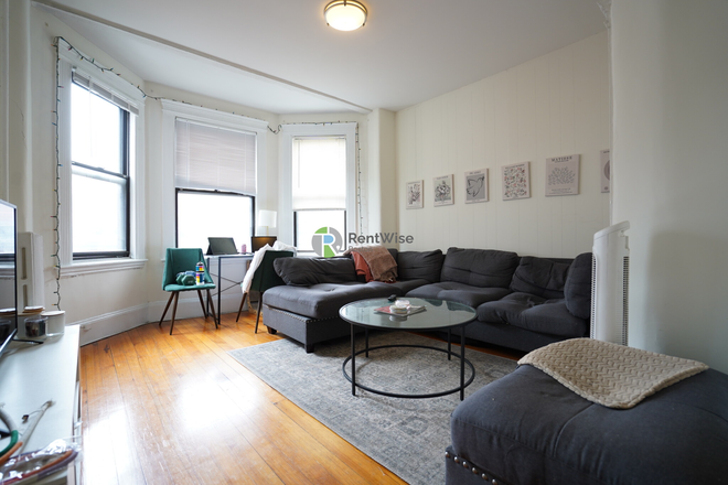 1 - Joy Street 2-Bed Beacon Hill — Spacious, Cat-Friendly, Heat & Hot Water Included
