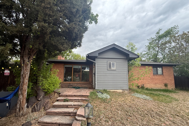Front of House - Summer Sublease