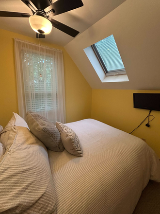 BEDROOM - North Cambridge - AVAILABLE 8/30/2025